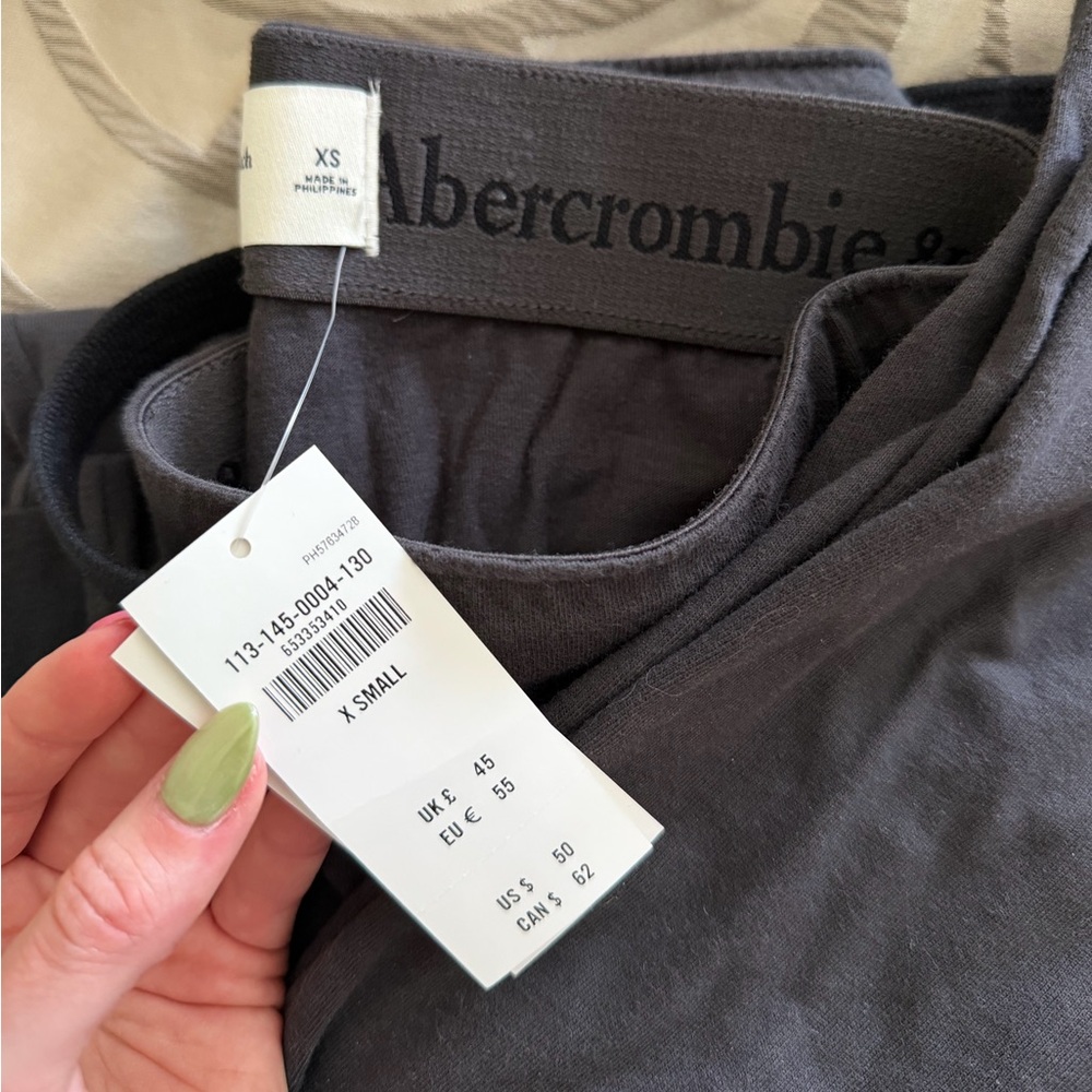 Abercrombie & Fitch Grey Pajama Set - Unisex - Picture 2 of 5